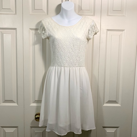 🕊 Sweetest White Lace Dress - Picture 12 of 12